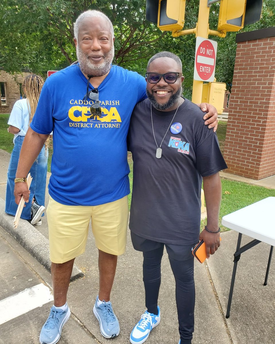 CaddoDa's tweet photo. #FightingforJusticeEveryDay
Caddo DA Stewart participated in the KOKA Annual Back-to-School Backpack Give Away, handing out school supplies. This community effort saves parents hundreds of dollars. https://t.co/MIUexuRM60