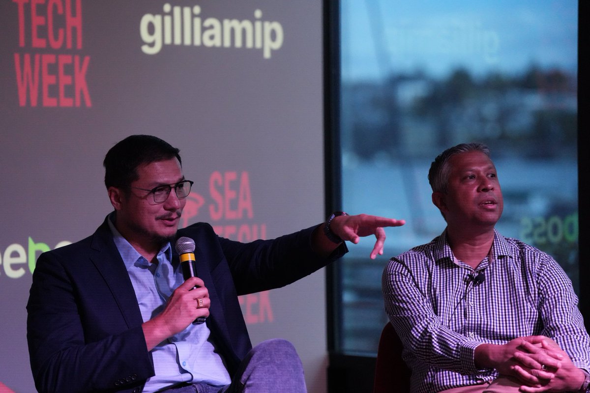 AGraylin's tweet photo. So glad I had a chance to participate in the #SeattleTechWeek between my travels. Two fun conversations on all things #AI with @natebjones, @mvanhorn, Subhadeep Chatterjee expertly moderated by @pchee @ShaunaCausey and John Kennedy! ๐ค
Thanks @thinkspace for such a cool venue! ๐