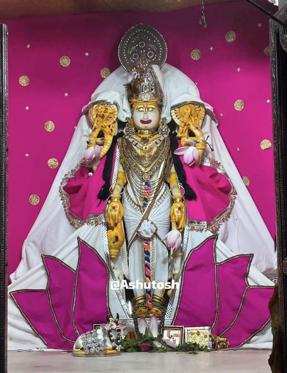 Sunil_Congress's tweet photo. जय श्री कल्याण 🕉️ 🌹🌹 हरि ॐ आज दिनांक 28 जुलाई 2026 आषाढ़ मास शुक्ल पक्ष चतुर्दशी वार मंगलवार संवंत 2083 श्री कल्याणजी महाराज डिग्गी पुरी श्रृंगार झांकी दर्शन हरि ॐ🌹🙏 🌹 https://t.co/oO9sc3QUfj