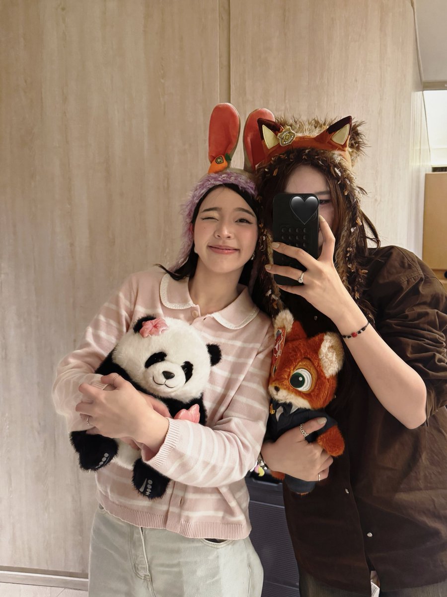 miephat's tweet photo. พัสดุมาส่งค้าบบบ 

#MieAya https://t.co/X0d7ziNCAT