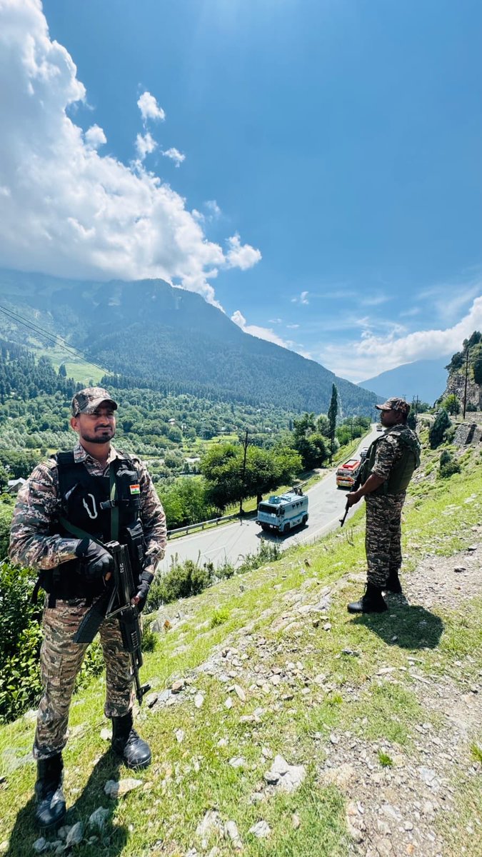 crpf_srinagar's tweet photo. The convoy route to the #HolyCave secured & under the protection of #CRPF, ensuring the safe movement of pilgrims through a robust security arrangement. Salute to our bravepersonnel for their unwavering dedication. #AmarnathYatra #Security
@crpfindia https://t.co/gb6kQbhaIc