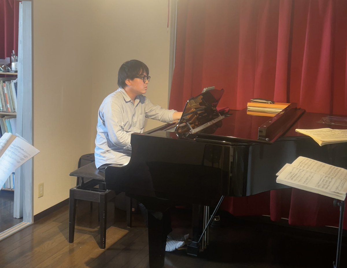 artsongloom's tweet photo. 『月に憑かれたピエロ』の稽古ピアニストは、佐倉 広樹さん@hirokisakura_pf 

難解な作品の稽古を強力に支えてくださっています🌙 https://t.co/96UOoqKZhi