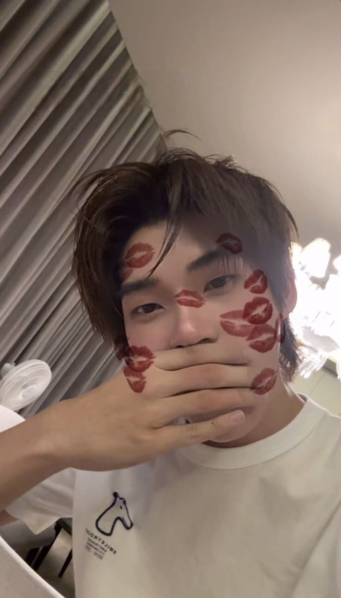 bunbunpopiah's tweet photo. His obsession with this filter needs to be studied I fear .. 😞 https://t.co/HzCTV3J6Ez