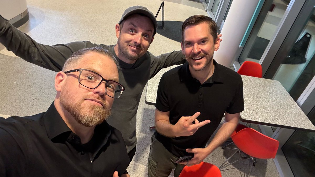 irrezolut's tweet photo. Closing out #lobbycon with the real ones https://t.co/6i6QAZfiN8