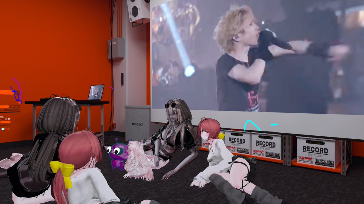 vr_knu's tweet photo. 皆で動画見てる所を写真撮るの好き。
そこにいる感あって良い。 https://t.co/KZTmdbVgBS