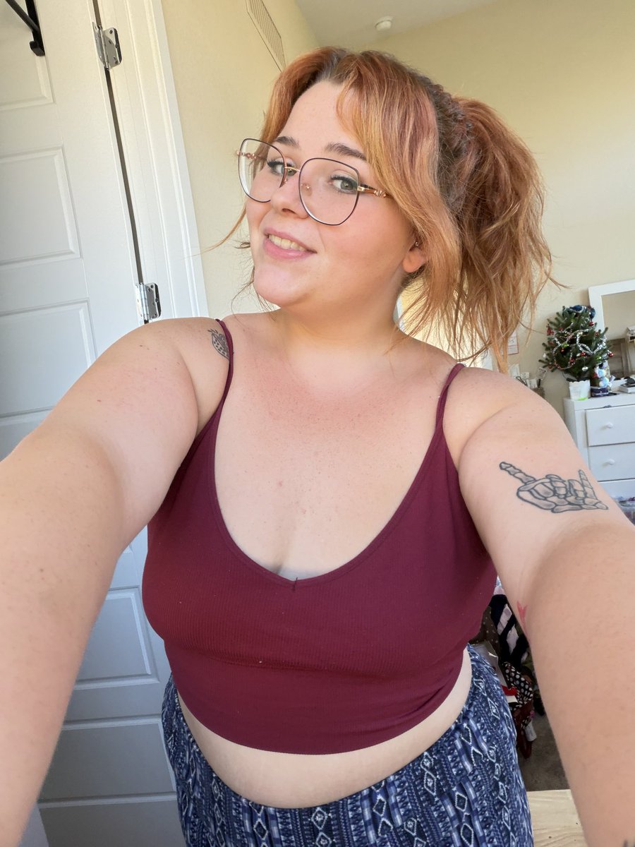 Lavvybbg's tweet photo. @sophieraiin I jiggle more lol https://t.co/ARpgSTNSWZ