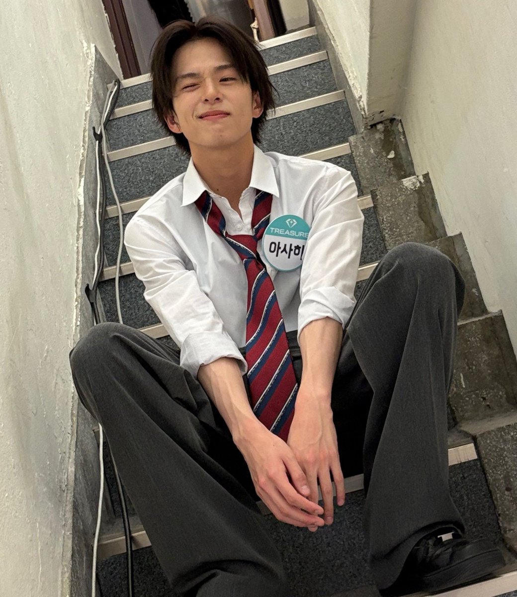 trzyochi's tweet photo. honey, you're familiar                    like my mirror years ago https://t.co/0cz88QagR2