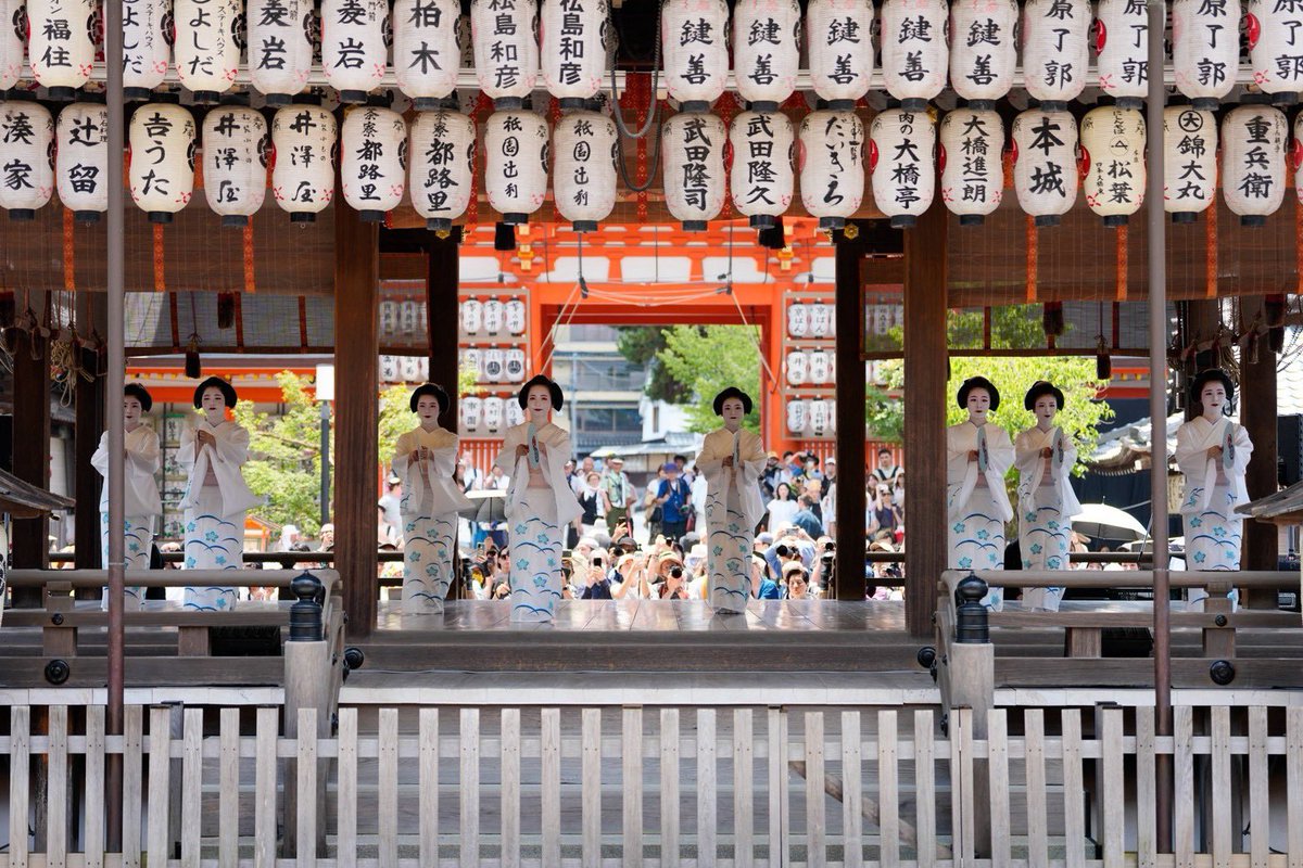 miyagawa_kabu's tweet photo. 令和8年7月24日
祇園祭花傘巡行に参加させていただきました

つづく、八坂神社舞殿にて舞踊を奉納させていただきました

祇園祭に携わられた全ての皆様
猛暑の中、大変お疲れ様でございました。

#京都 #宮川町 #芸妓 #舞妓 #花街
#kyoto #miyagawacho #geiko #maiko https://t.co/Pq1QXkPhSS