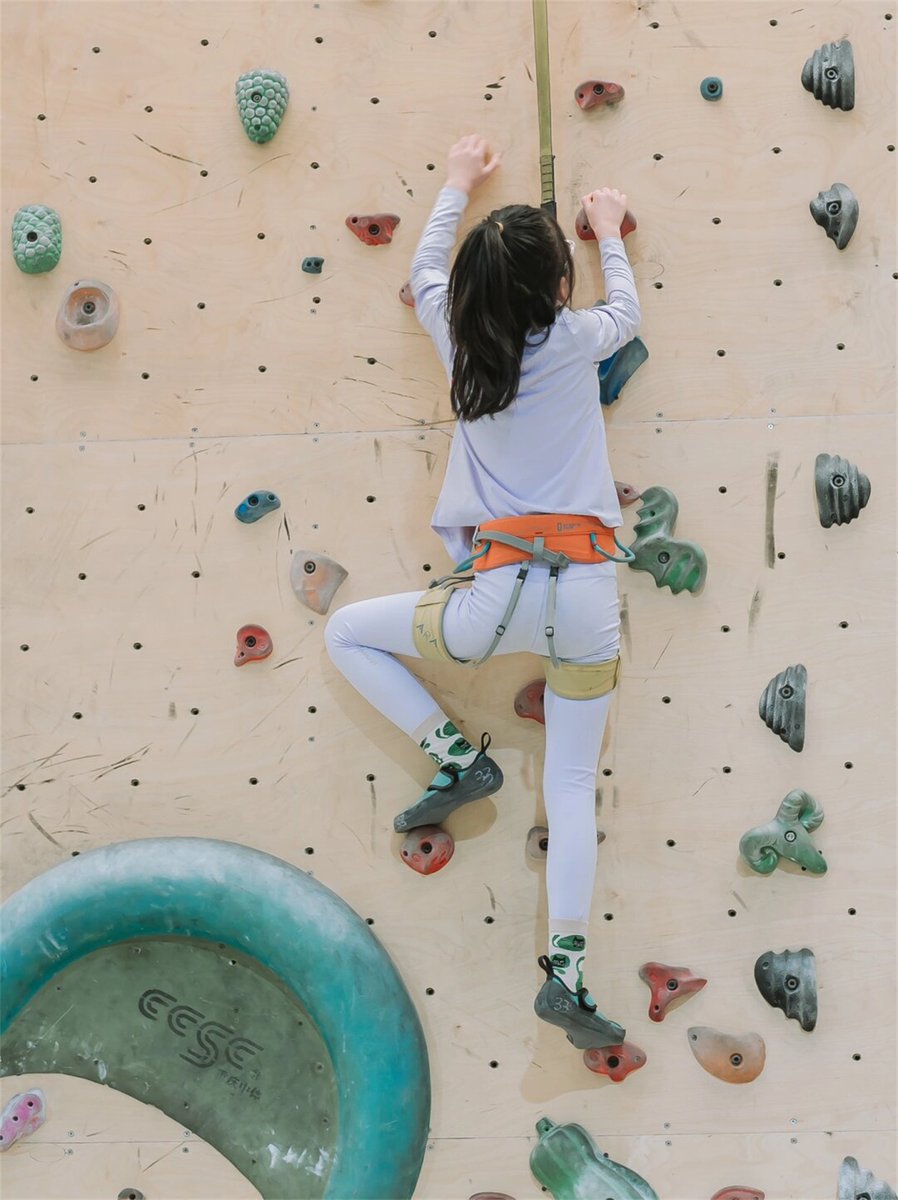 svwiw69461511's tweet photo. Today I took the first step of leaving my comfort zone and tried rock climbing. The burn in my arms + the view from the top Worth every push. What’s your small breakthrough today #BreakTheLimit, https://t.co/vZPA4mzIbs