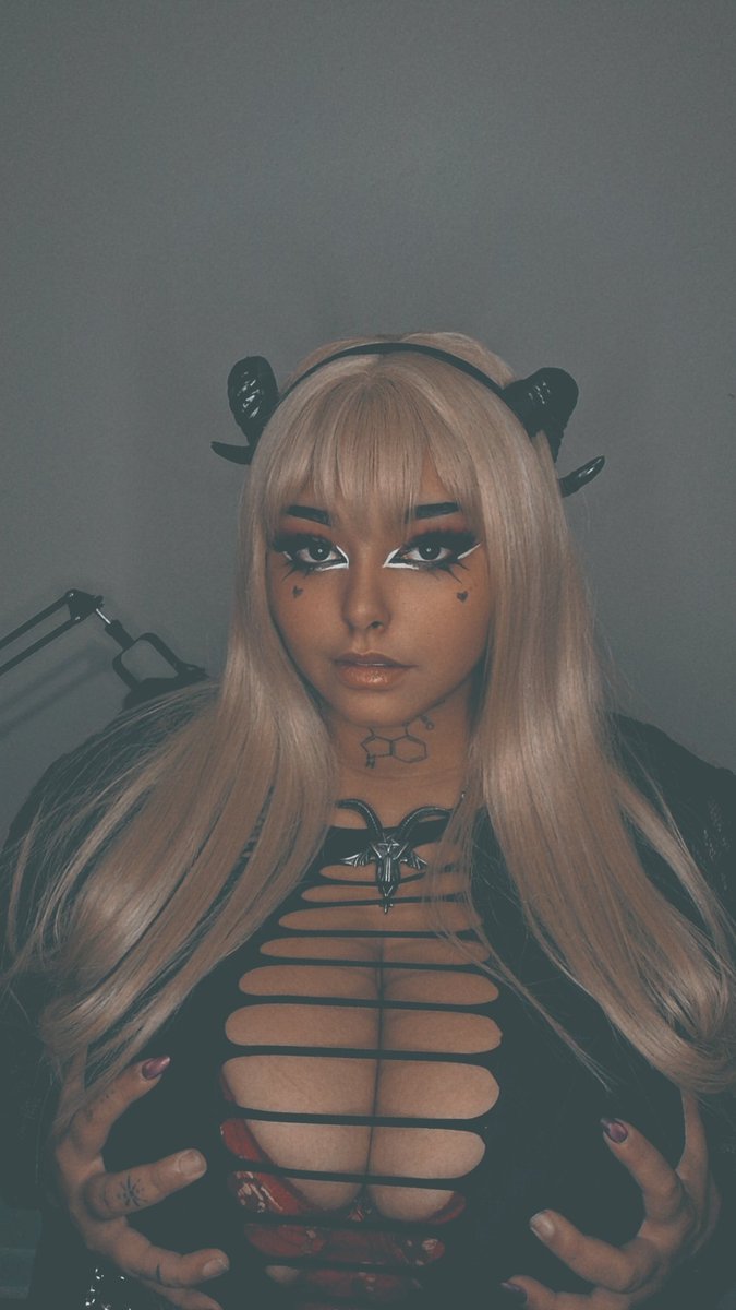 ValoraVale's tweet photo. If you don't like me, yes you do 😌
#goddess #goth #succubus #cosplayㅤㅤㅤㅤㅤㅤㅤ #domme https://t.co/1rKncL6eyu