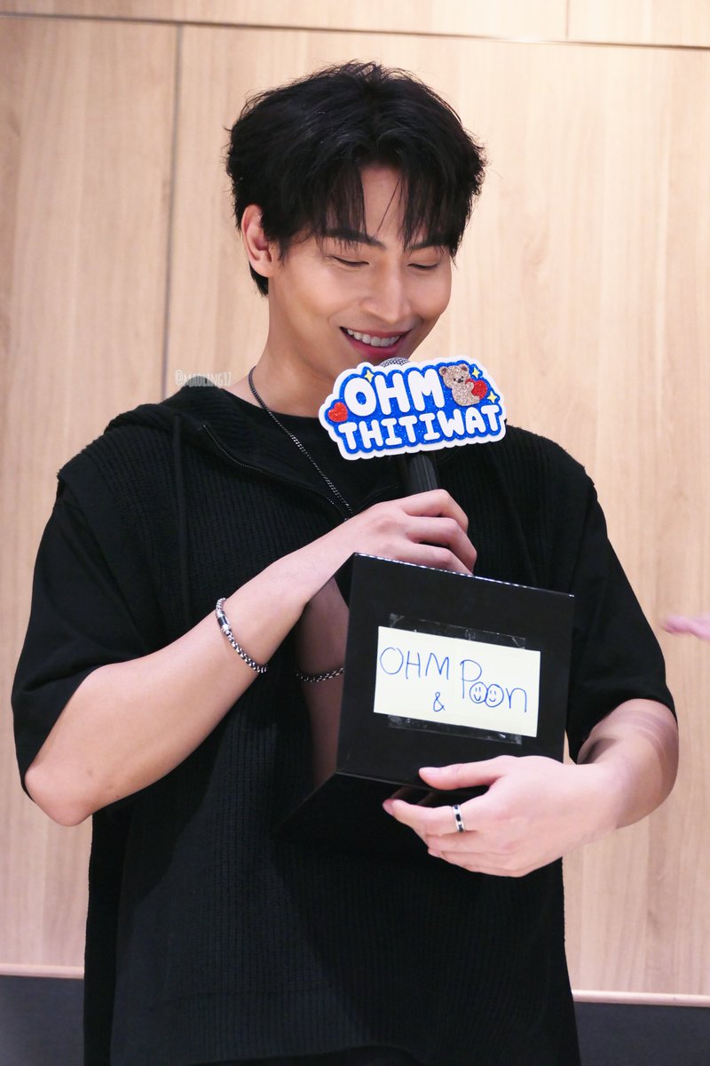 maoling17's tweet photo. 𝐴𝑙𝑤𝑎𝑦𝑠 𝑚𝑖𝑠𝑠𝑖𝑛𝑔 𝑦𝑜𝑢..
𝐾𝑒𝑒𝑝 𝑠𝑚𝑖𝑙𝑖𝑛𝑔 🌻💙
@ohmthitiwat
#OhmThitiwat https://t.co/Jx6CYvQr7w