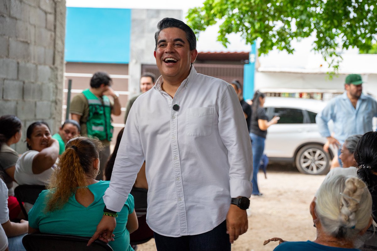 RicardoMadridP's tweet photo. Hay encuentros que nos recuerdan por qué vale la pena porque andamos en esto 💭

Hoy tuve la oportunidad de reunirme con un gran grupo de amigas de la colonia El Barrio, en #Culiacán. Conversamos sobre el momento que vive Sinaloa, compartimos ideas y les platiqué la visión de este proyecto que busca seguir defendiendo la Transformación desde la cercanía con las personas.

Estoy convencido de que las mejores decisiones nacen cuando escuchamos con atención a quienes viven el día a día de nuestras colonias y comunidades. 

Ahí está la fuerza de este movimiento: en la confianza, en la participación y en la voluntad de construir un mejor futuro entre todas y todos.

#RIMA 🟢