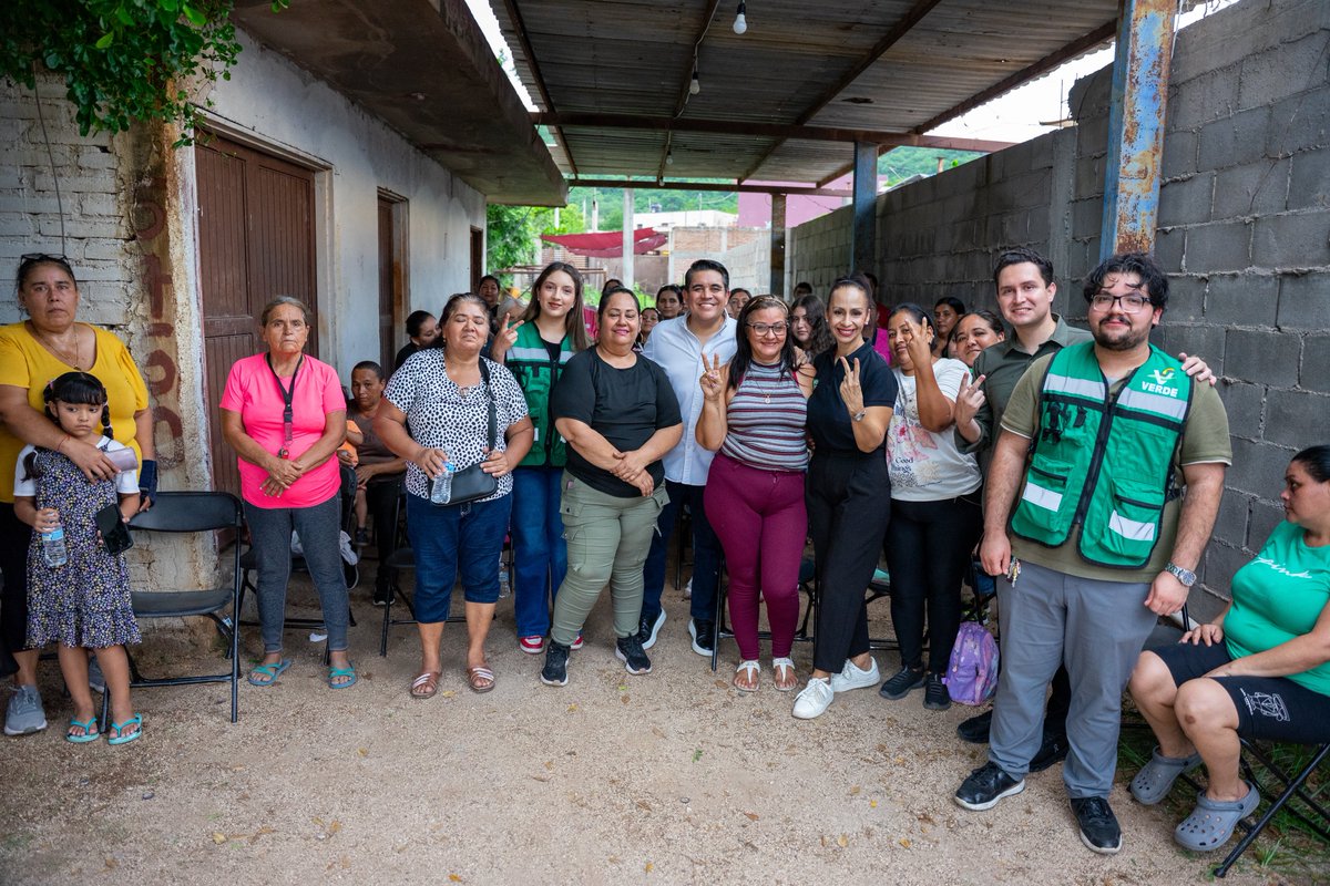 RicardoMadridP's tweet photo. Hay encuentros que nos recuerdan por qué vale la pena porque andamos en esto 💭

Hoy tuve la oportunidad de reunirme con un gran grupo de amigas de la colonia El Barrio, en #Culiacán. Conversamos sobre el momento que vive Sinaloa, compartimos ideas y les platiqué la visión de este proyecto que busca seguir defendiendo la Transformación desde la cercanía con las personas.

Estoy convencido de que las mejores decisiones nacen cuando escuchamos con atención a quienes viven el día a día de nuestras colonias y comunidades. 

Ahí está la fuerza de este movimiento: en la confianza, en la participación y en la voluntad de construir un mejor futuro entre todas y todos.

#RIMA 🟢