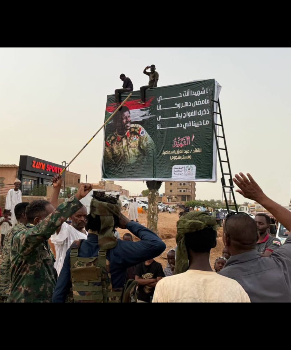 ahmed_albalal's tweet photo. تقبل الله الشهيد البطل القائد عبدالعزيز  إسماعيل،مستر هجوم،والتحيةللموسسةالتعاونية الوطنية، وهى تخلد  بشارع النيل  بأم درمان، ذكرى إستشهاده بمعركة تحرير  ام سيالة. https://t.co/73kh7kE7Xp