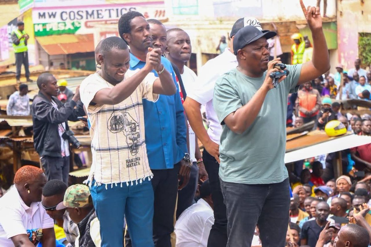 Mabonga_254's tweet photo. Last Sunday during the Linda Mwananchi Rally in Kimilili, the people of Kimilili came out in large numbers. They roared🫡

I was right there in my signature shirt full of emotions as I see our people have gradually shifted from politics of tokenism.

As HE. David Maraga has always said, 2027 is our to bring change, it will be tragedy if we allow William Ruto to get another term.

My request is that the opposition (those with similar values) unite to get this done.

We are forming the next government.