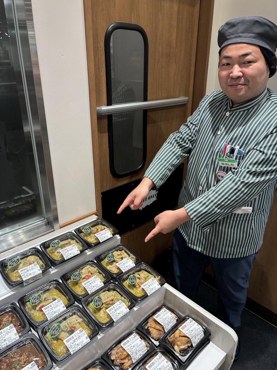 165summit's tweet photo. 精肉部門のはやしだです💪
本日オススメする商品は「鶏かた肉と5種野菜の本格グリーンカレー」です！
ピリッと辛い🔥カレーソースと柔らかくてジューシーな鶏かた肉🐓が、白いご飯と相性抜群✨
3食グリーンカレーでも良いくらい大好きです😍
是非お試し下さい!
#サミットストアららテラスHARUMIFLAG店 https://t.co/DMn0mOXPpk