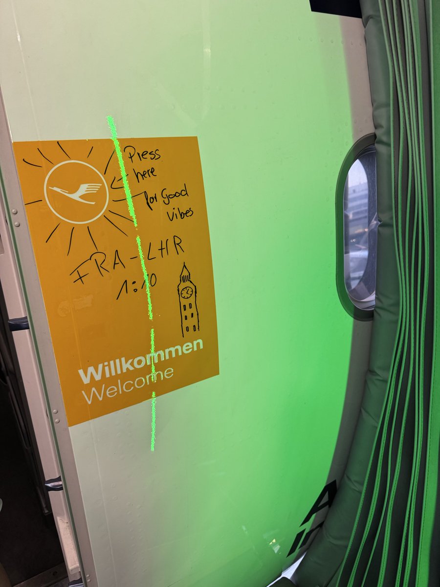 ChrisLergen's tweet photo. Always gives me a smile @lufthansa. https://t.co/fbXZeapuSP