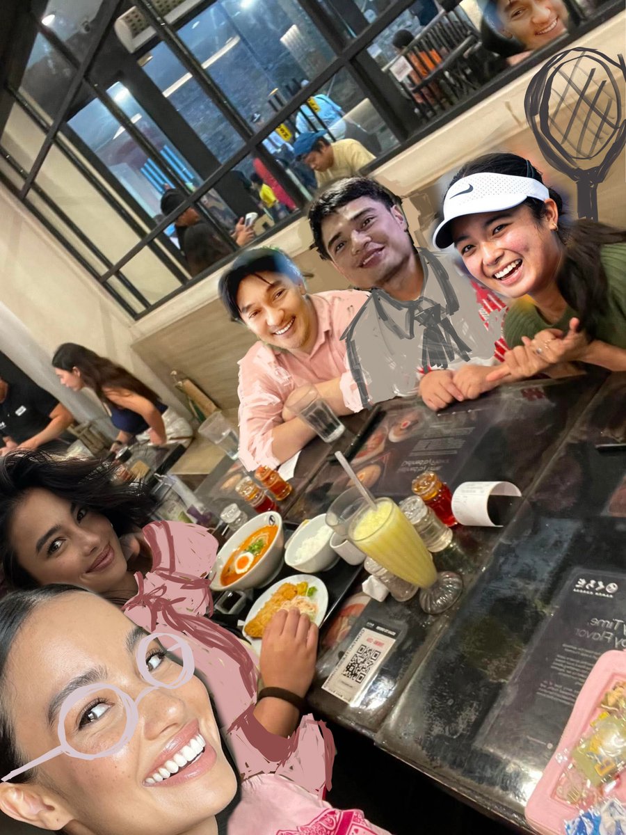 Ebing1AyO's tweet photo. Lunch with a very special guest https://t.co/jZAxBY1yEJ