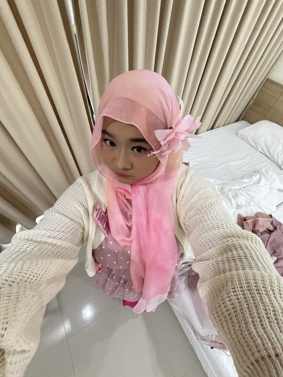 blumibakeri's tweet photo. today’s outfit jaaa 💓✨🍧🌺

#JossGawinConcert https://t.co/x3k2NlEwHt
