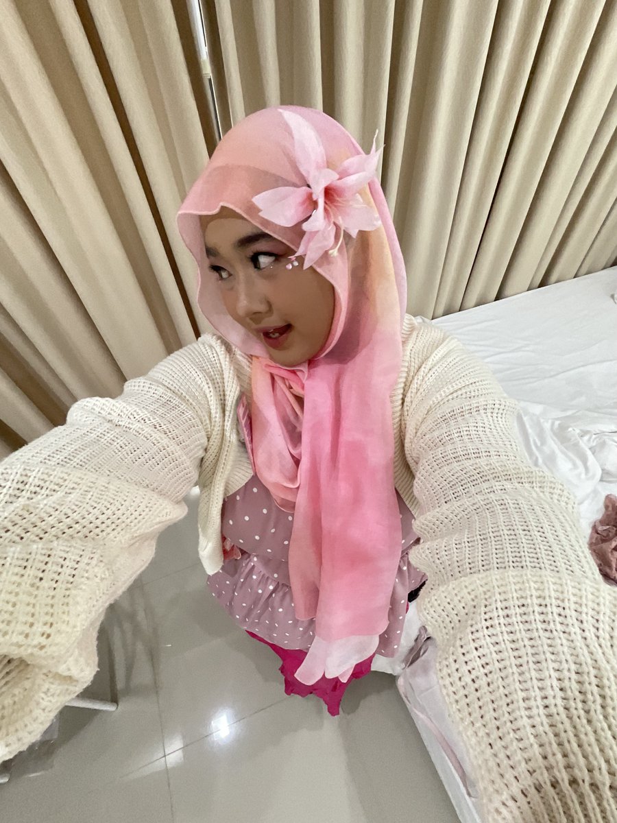 blumibakeri's tweet photo. today’s outfit jaaa 💓✨🍧🌺

#JossGawinConcert https://t.co/x3k2NlEwHt