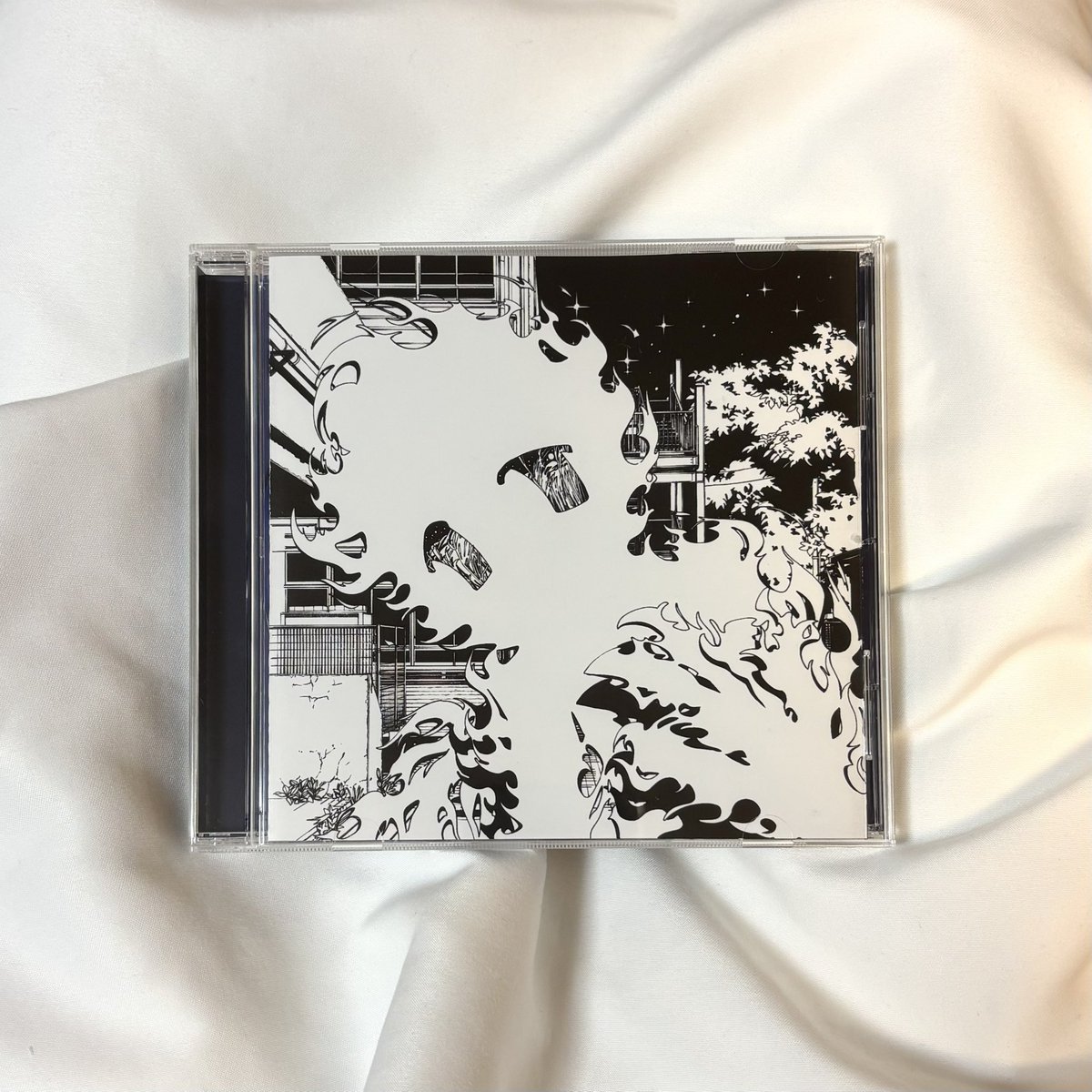 TheDomestic_'s tweet photo. 2st Records @2st_Records より2作品入荷してます ⋆.ೃ࿔*:･
おまとめ買いも是非💿🪽ステッカー付き！

▮青春群像録 / 変わらずに変わっていく
@aolok_band 
https://t.co/8oC49a6bJ0

▮the seasons 17 hours / その日の天使
@seasons17hours 
https://t.co/xAbzhWi64f https://t.co/nrN66pHrW8