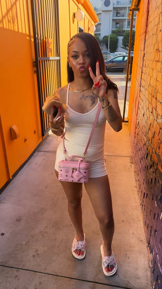 Rawwfrmla's tweet photo. Girly Face https://t.co/afNxbr6xuR
