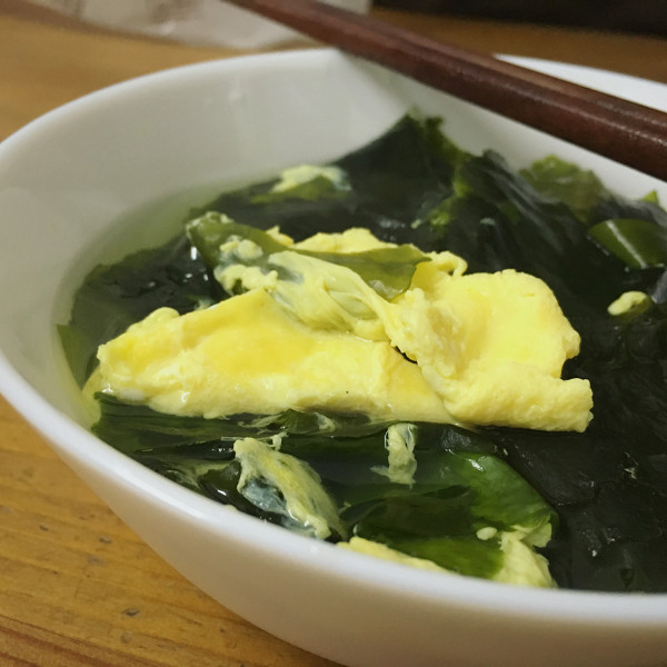 MirthaRowl8v's tweet photo. 挖到一款鲜掉眉毛的即食裙带菜！不用泡发、口感脆嫩，拌沙拉或煮汤都绝，一包才几块钱，打工人早餐/外卖应急超合适～， https://t.co/DgEKm2o3CB