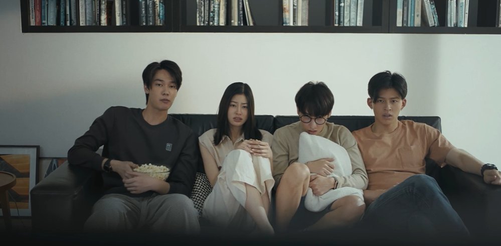 NightKalender's tweet photo. @KingTeknik Lagi nonton sama keluargaku https://t.co/Clqul4ecqZ