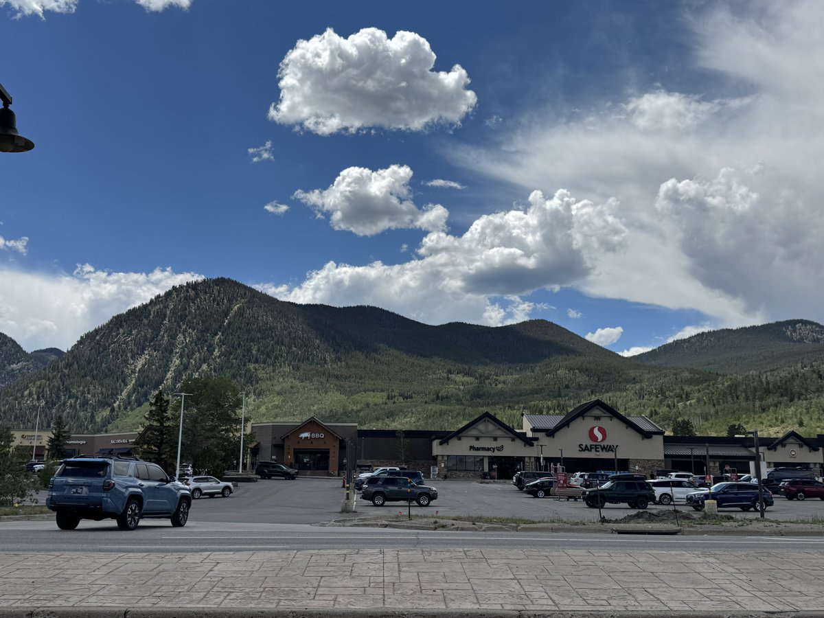 GhostofThaddeus's tweet photo. Still thinking about this Safeway in Frisco Colorado. https://t.co/SU6LlNO1ZF