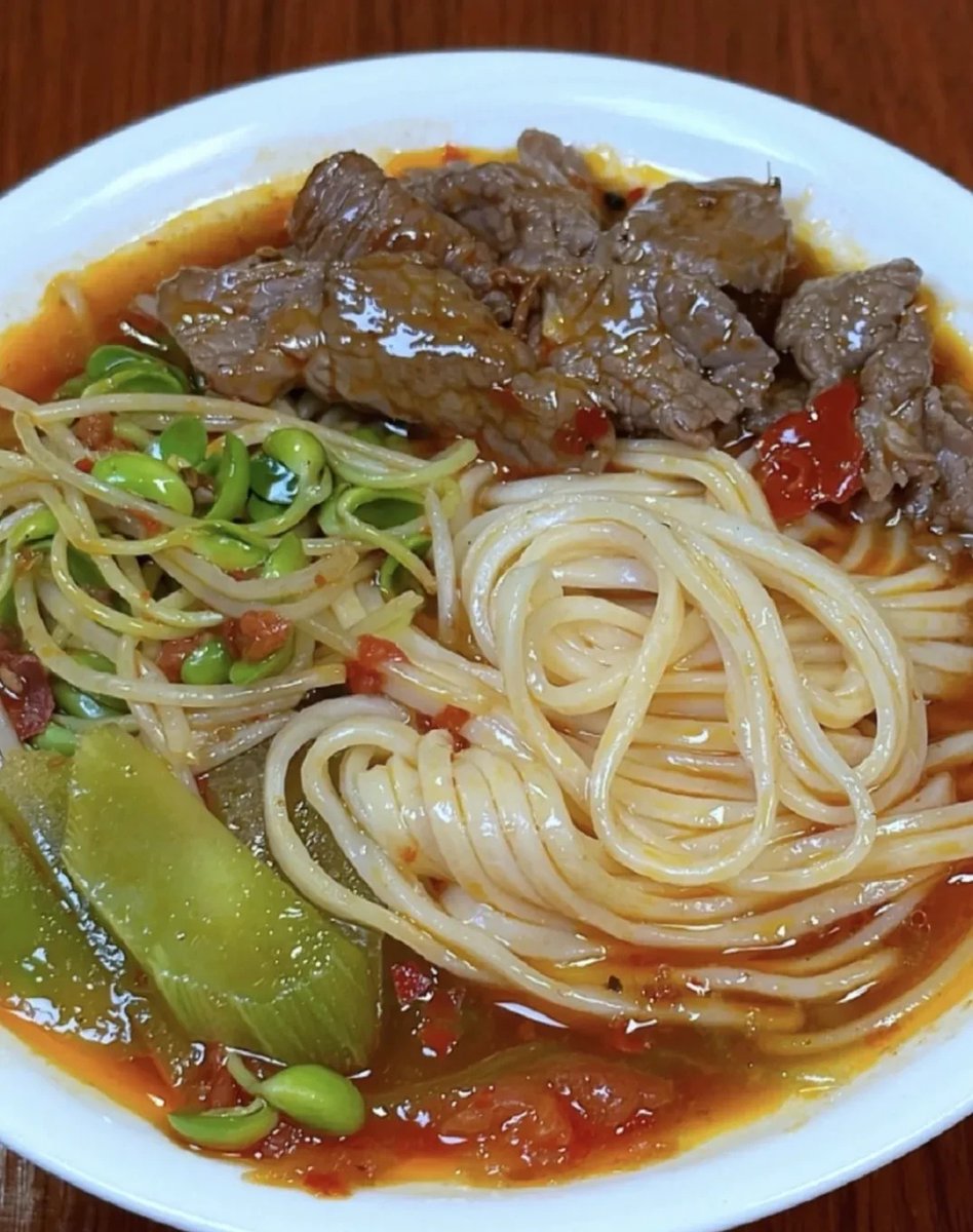 Tom94229612's tweet photo. Just discovered the coziest hole-in-the-wall noodle spot in town! Hand-pulled noodles with rich pork bone broth hit different—total comfort food heaven. 10/10, will be back every week! https://t.co/0IHnG4ZXzb