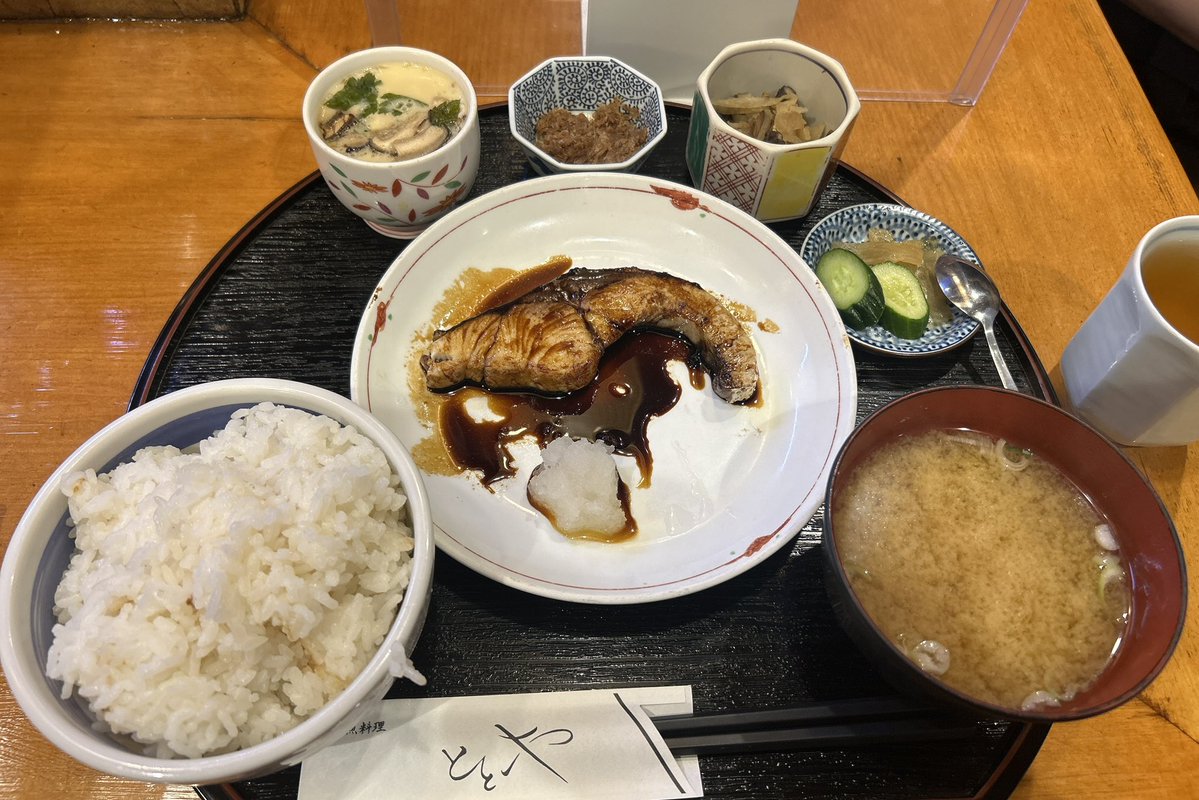 Takemasa0426's tweet photo. 新橋　活魚ととや
ぶり照焼定食 https://t.co/pcNIUjSOIi
