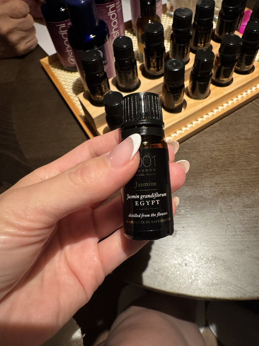 datemischa's tweet photo. Spa date done right in HK 💆‍♀️🛁 

What do you say about little Jasmine scent with extra soft skin 🤌 https://t.co/5atGBDxrrD