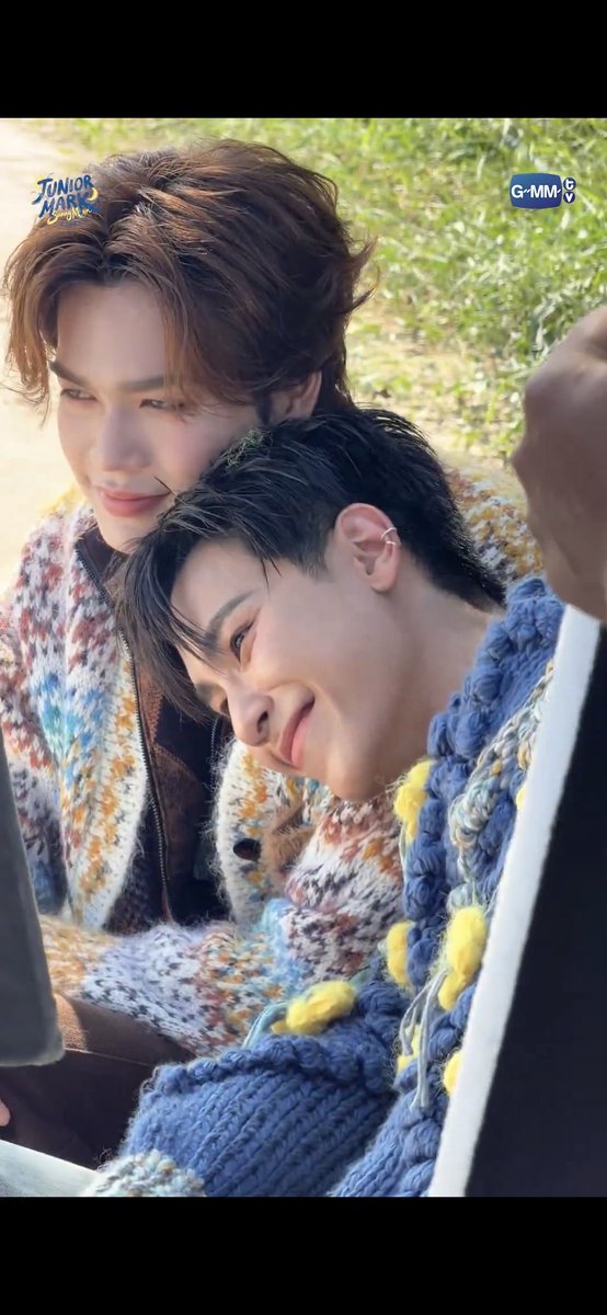 w0o3o2z5i's tweet photo. I'm all for it! Let's fill our timelines with their smiles and performances and create an atmosphere of happiness!!!

#JuniorMark #junniorrs #markjrtn https://t.co/V6s3VMfY4m