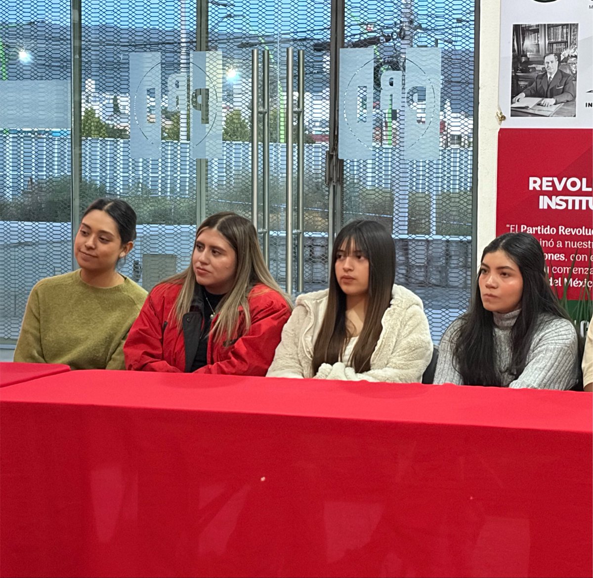 PepePaz9's tweet photo. Reconozco y felicito a los jóvenes de #Actopan que hoy participaron en el Simulador Parlamentario Juvenil 2026, un espacio de aprendizaje, diálogo y formación política que contó con la presencia del Diputado @rubenmoreiravdz 

Gracias @MarcoMendoza_B 

#PRIActopan #JuventudPRI https://t.co/HYzIFzrQu9
