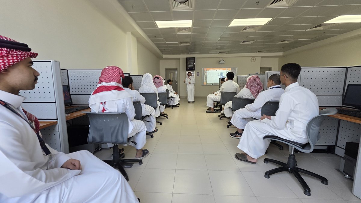 ahsaber_org's tweet photo. أطلقت #جمعية_البر_بالأحساء، بالتعاون مع #المعهد_الوطني_للتدريب، برنامج «صيف الإبداع»، بمشاركة 100 مستفيد ومستفيدة، لتنمية مهاراتهم في الحاسب الآلي واللغة الإنجليزية والسلامة المنزلية، وتعزيز جاهزيتهم للفرص التعليمية والمهنية، بما يواكب مستهدفات رؤية المملكة 2030 في تنمية القدرات البشرية.
