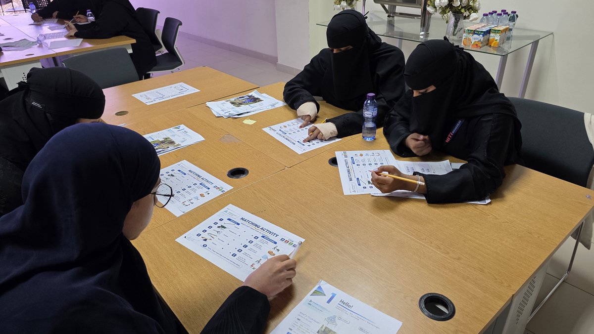 ahsaber_org's tweet photo. أطلقت #جمعية_البر_بالأحساء، بالتعاون مع #المعهد_الوطني_للتدريب، برنامج «صيف الإبداع»، بمشاركة 100 مستفيد ومستفيدة، لتنمية مهاراتهم في الحاسب الآلي واللغة الإنجليزية والسلامة المنزلية، وتعزيز جاهزيتهم للفرص التعليمية والمهنية، بما يواكب مستهدفات رؤية المملكة 2030 في تنمية القدرات البشرية.