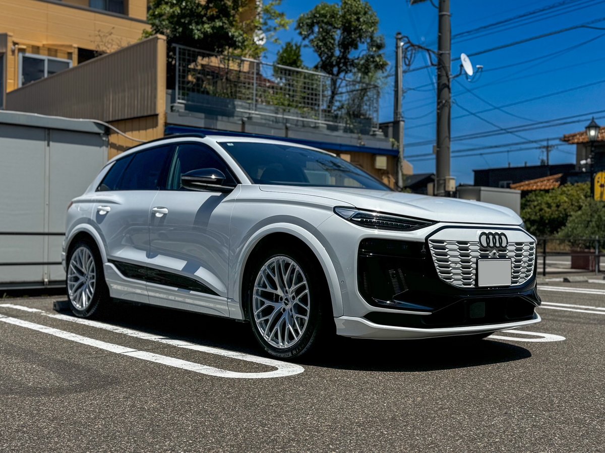 carvan_official's tweet photo. Audi Q6 e-tron × TWS EXspur RN1+udm
https://t.co/hTF24unpip
#タイヤ #ホイール #twswheel https://t.co/OWwgukGFTm