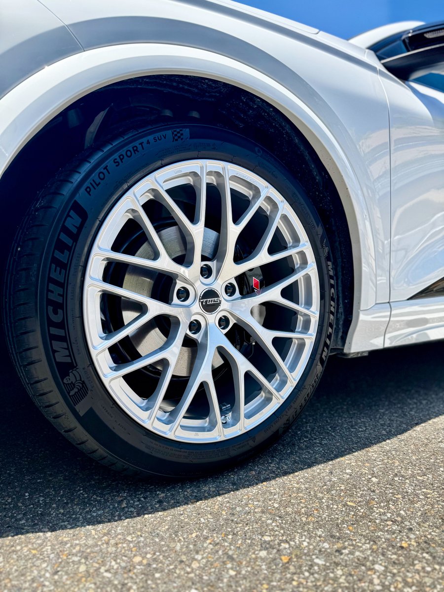 carvan_official's tweet photo. Audi Q6 e-tron × TWS EXspur RN1+udm
https://t.co/hTF24unpip
#タイヤ #ホイール #twswheel https://t.co/OWwgukGFTm
