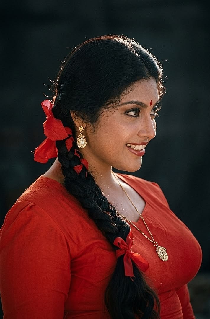 BullKK55555's tweet photo. mom asked me to wear pavadai sattai for bday. 

I said No.

She showed this pic to me, its my sissy dad before 20 years.

#pottaifamily #pottachifamily #pottaikudumbam #pottachikudumbam https://t.co/dobUI5thfT