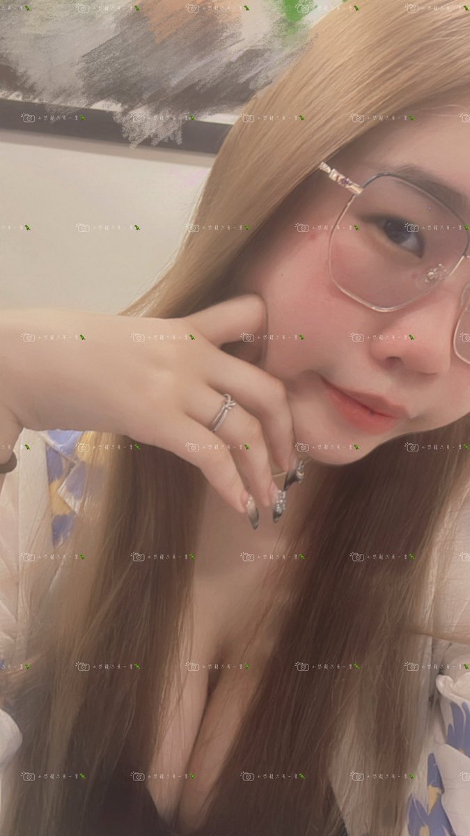 wahdynhh2002's tweet photo. 新年快樂呀🤣❤️
潛水沉太久🥱浮上來say個hi🙋‍♀️
仲有冇人認得我😗😗
#成人社交 #女大學生 #腹肌男 https://t.co/8K7ntVwZDJ