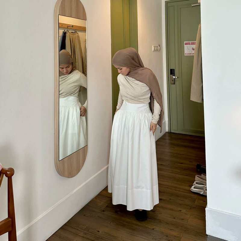 veilofjune's tweet photo. ngerasa gasii kalau pake skirt tuhh berasa jadi cewe feminime, anggun, calm gituuu wkwkw

rekomendasi skirt https://t.co/NPjtd8Opgh