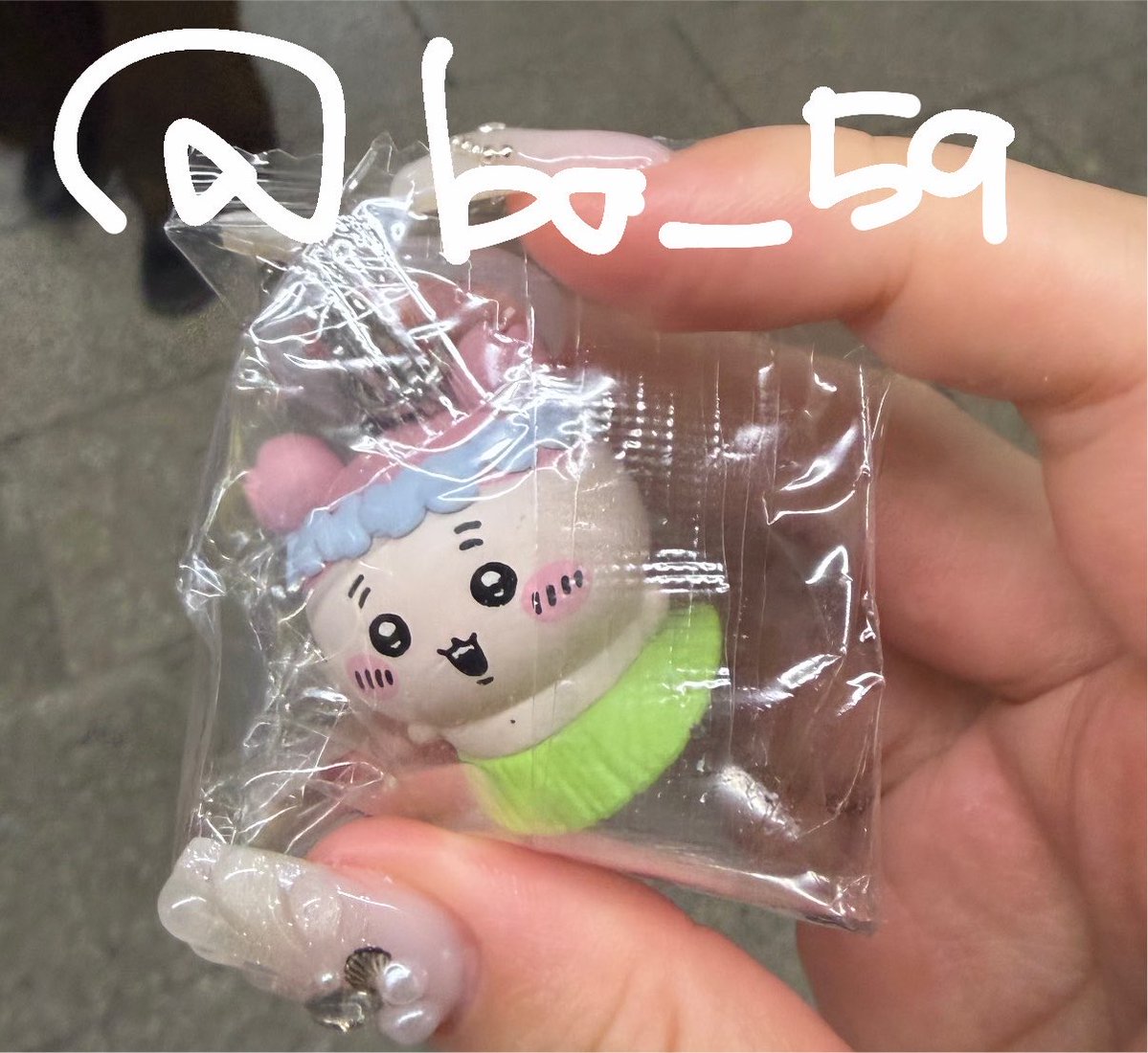 ba_5q's tweet photo. @milkchocococo 初めまして。��索より失礼いたします。
こちら古本屋所持しているのですがハチワレとの交換可能でしょうか？大阪手渡し可能になります。
出先のため取り急ぎおお写真申し訳ございません。改めてお写真お送りさせて頂きます。 https://t.co/kR7eVtCt2e
