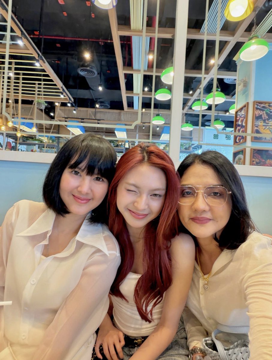CeeuNani's tweet photo. ม๊าเล็กลงรูปกับมามี๊และแคนนี่ด้วยย น่ารักกกก 💖🍒 https://t.co/2Seis5eQ0K