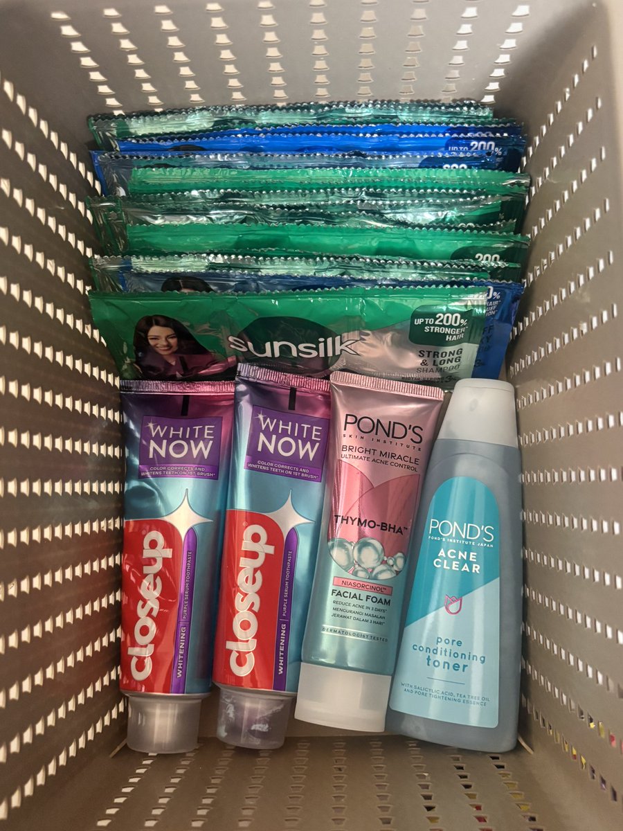 m_grrachelle's tweet photo. Tell me you love Belinda Mariano without telling me
Me: restocking ang ferson🤣🤣🤣
#bellemariano #sunsilk #pondsph
#closeup https://t.co/rYgsMEgTYy
