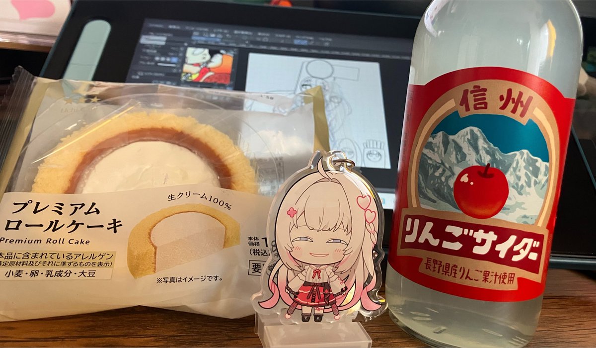 Asuca_as's tweet photo. プレミアムロールケーキとりんごサイダー！
どっちもうまい！！むいちゃんの配信のお供に最適だぜ💪✨
#心恋音むいる https://t.co/a1mFIzADfX