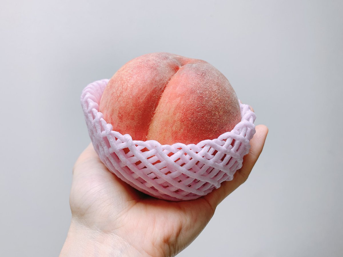 g_taichan's tweet photo. うふふ♪
桃を食べるのです🍑

小学〜中学生くらいかなぁ🤔
好きな果物を聞かれて「桃」と言えなかったむっつりさんです😆

今は堂々と大好きと言えます👍
ごめんよ桃🙏 https://t.co/fs2yi0NCbK