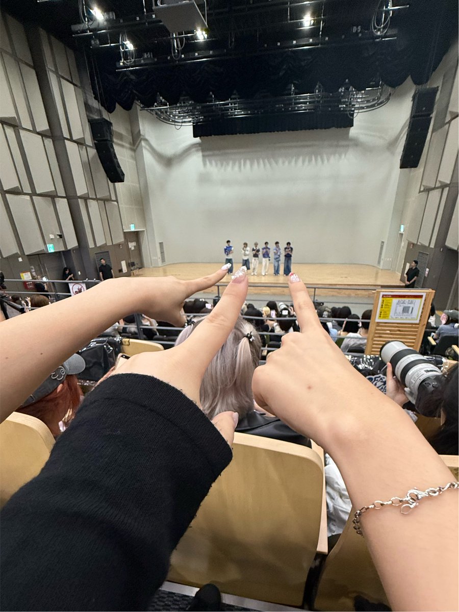 gustjw's tweet photo. 루네이트 컴백 축하해 !!!!! ♡♥︎♥︎ https://t.co/ClAWsEVX0t