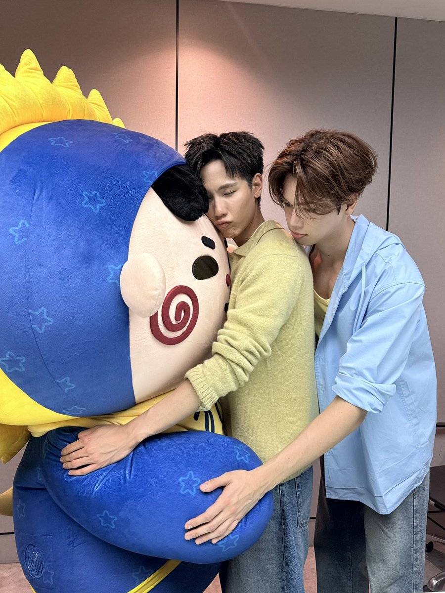 HtayMyamya41791's tweet photo. Don't let the negativity dim your light. You deserve love, respect, and happiness. We're proud of you and we'll always stand by your side. Stay strong, JuniorMark! 

#ProtectJuniorMark https://t.co/05Fp5NVJzA