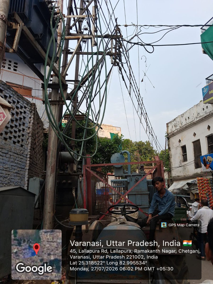 puvvnlvaranasi's tweet photo. #T_F
#लक्ष्य_24X7_उपभोक्ता_सेवा
जनपद वाराणसी के नगरीय विद्युत वितरण खण्ड– चौकाघाट वाराणसी के काशी विद्यापीठ उपकेंद्र के अन्तर्गत कार्मिकों द्वारा मुस्लिम स्कूल के पास खराब ट्रांसफार्मर होने पर उसके स्थान पर तत्काल 630 केवीए मोबाइल ट्रॉली ट्रांसफार्मर को लगाकर विद्युत आपूर्ति सामान्य किया गया।
@UPPCLLKO @PuVVNLHQ @aksharmaBharat
@DTPuvvnl @mduppcl @ChairmanUppcl @AKSharmaOffice