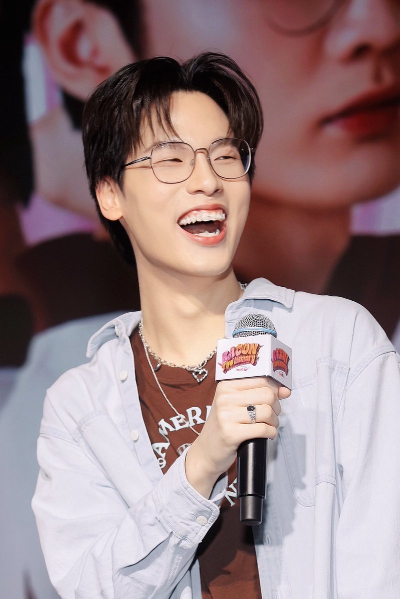 bacontimes's tweet photo. BAC Bonus 😎 

#BaconBonus #สิ้นปีมีโบนัส #BaconTimeFanMeet #bacontimethememory
#ทีมBaconTime #Ampverse https://t.co/Vq0O9qcGmw